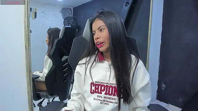 Snapshot of ZoehPeterr_ chatting on 8, 3, 2026 ZoehPeterr online show from 8, 3, 2026