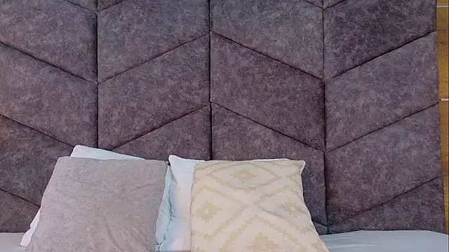 AnnieRouse   online show from 11, 4, 2026