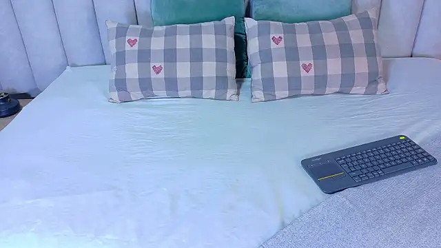 AnnieRouse   online show from 19, 4, 2026