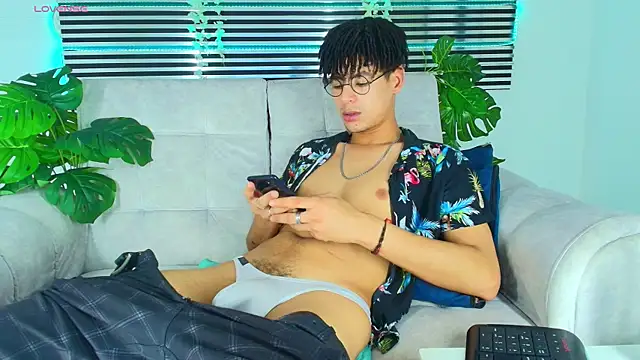 ThiiagoSaeenz online show from 24, 4, 2026