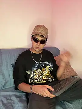 paulhot11 online show from 17, 4, 2026