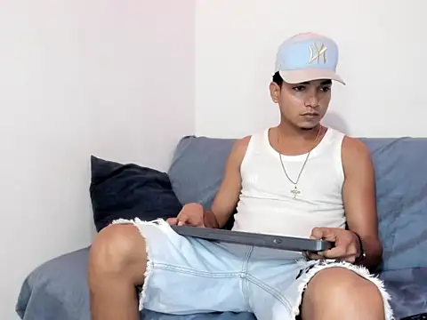 paulhot11 online show from 18, 4, 2026