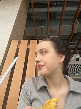 MiaTee online show from 12, 2, 2026