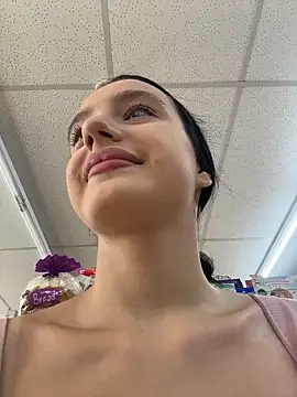 MiaTee online show from 22, 4, 2026