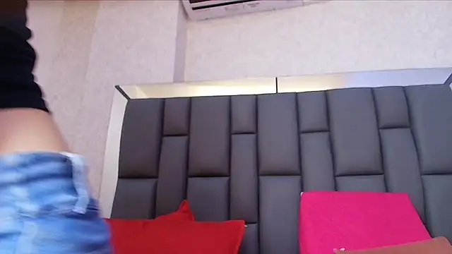 melany roberts  online show from 22, 4, 2026