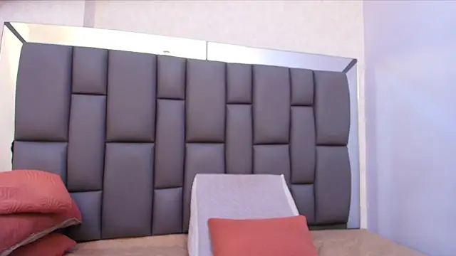 melany roberts  online show from 25, 4, 2026