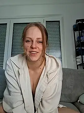 Snapshot of Larifari0406 chatting on 3, 3, 2026 Larifari0406 online show from 3, 3, 2026