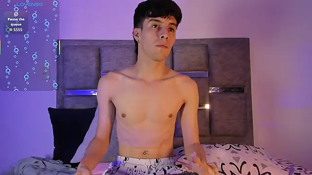 Snapshot of axxxel_twink chatting on 7, 5, 2026 axxxel twink online show from 7, 5, 2026
