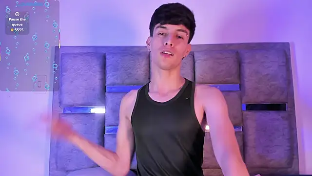 Snapshot of axxxel_twink chatting on 8, 5, 2026 axxxel twink online show from 8, 5, 2026