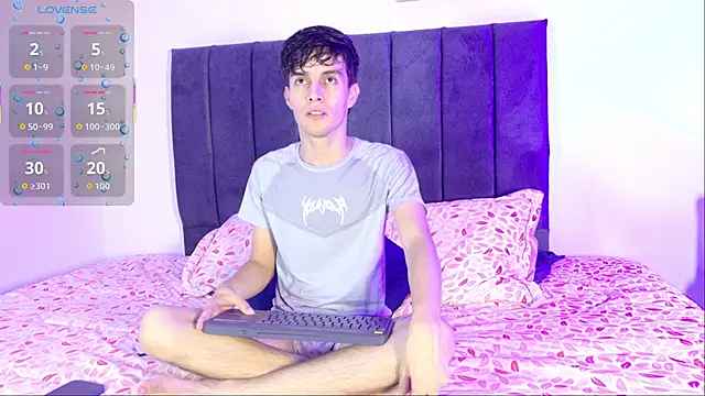 Snapshot of axxxel_twink chatting on 29, 5, 2026 axxxel twink online show from 29, 5, 2026