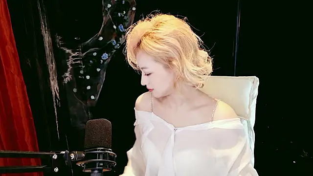 Lady-Mia777 online show from 8, 2, 2026