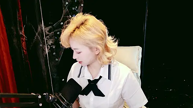 Lady-Mia777 online show from 12, 2, 2026