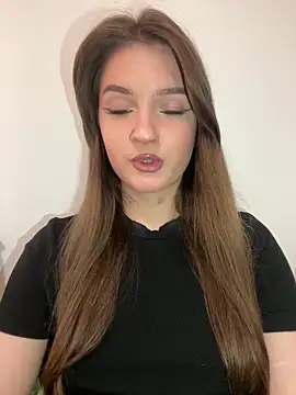 Green eyes lady online show from 27, 4, 2026