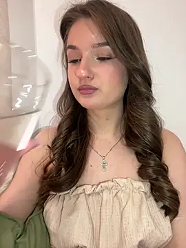 Green eyes lady online show from 30, 4, 2026