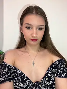 Green eyes lady online show from 4, 5, 2026
