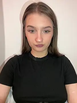 Green eyes lady online show from 11, 5, 2026