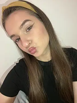 Green eyes lady online show from 13, 5, 2026