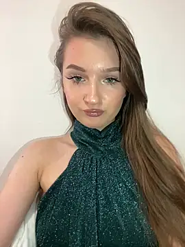 Green eyes lady online show from 3, 6, 2026