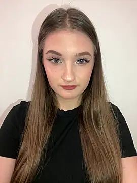 Green eyes lady online show from 10, 7, 2026