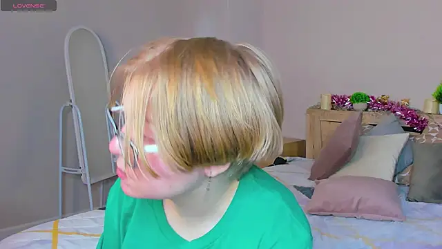 Lauraaa Smith online show from 13, 3, 2026