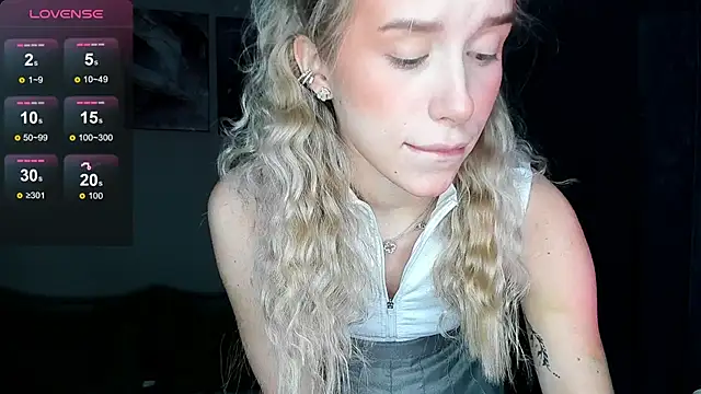 Elysia kiss online show from 10, 3, 2026