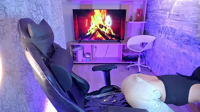 GemmaBrown online show from 23, 4, 2026