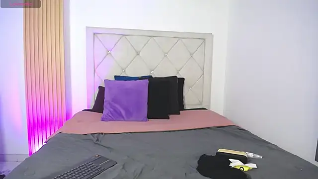 Luna Millers online show from 22, 4, 2026