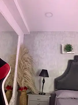 KarelyMitchel online show from 19, 4, 2026