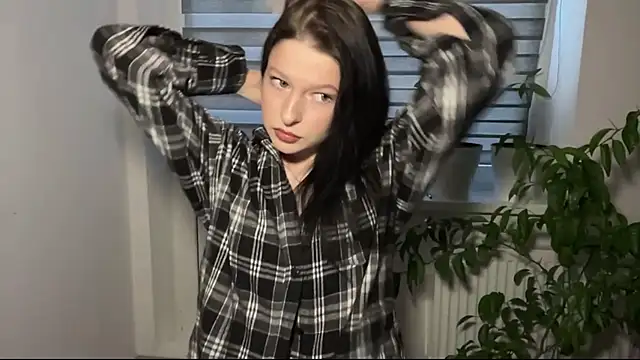 Sarahsolara online show from 2, 3, 2026