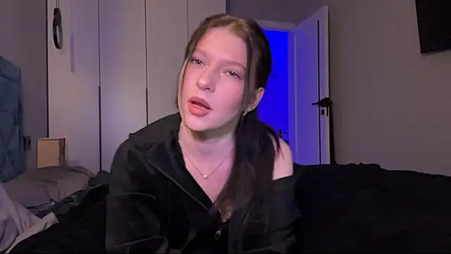 Sarahsolara online show from 7, 3, 2026