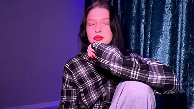 Sarahsolara online show from 9, 3, 2026