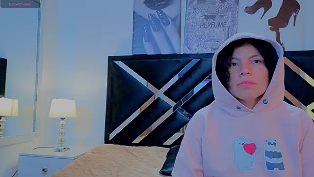 Zoe-yanin online show from 14, 4, 2026