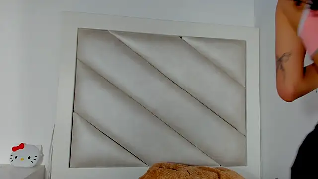 dakota cj online show from 28, 4, 2026