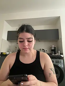 lolaaculaa online show from 9, 6, 2026
