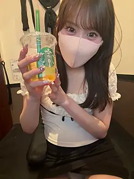 Snapshot of momo_mm chatting on 4, 8, 2026 momo mm online show from 4, 8, 2026
