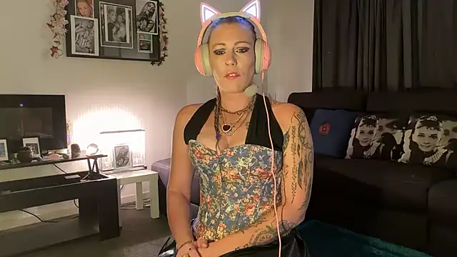 VANTABLACKXXX online show from 19, 5, 2026