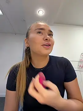 MonicaWestt online show from 19, 4, 2026