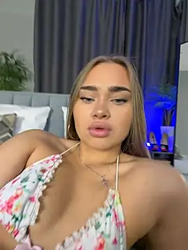 Snapshot of MonicaWestt chatting on 8, 5, 2026 MonicaWestt online show from 8, 5, 2026
