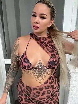 sexybatwomen33 online show from 4, 6, 2026