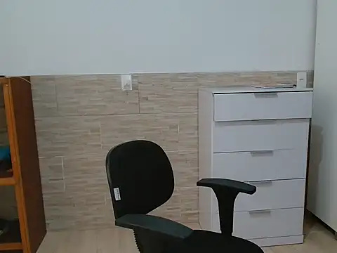 Snapshot of LatinLeone chatting on 9, 5, 2026 LatinLeone online show from 9, 5, 2026
