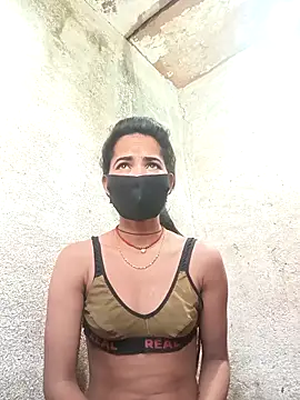 Snapshot of Sunali_Bendre chatting on 4, 3, 2026 Sunali Bendre online show from 4, 3, 2026