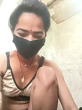 Snapshot of Sunali_Bendre chatting on 8, 3, 2026 Sunali Bendre online show from 8, 3, 2026