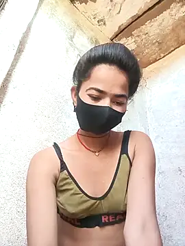 Snapshot of Sunali_Bendre chatting on 9, 3, 2026 Sunali Bendre online show from 9, 3, 2026