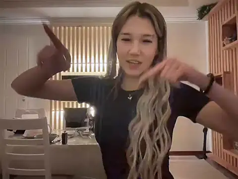 Snapshot of lilXdomiii chatting on 2, 2, 2026 lilXdomiii online show from 2, 2, 2026