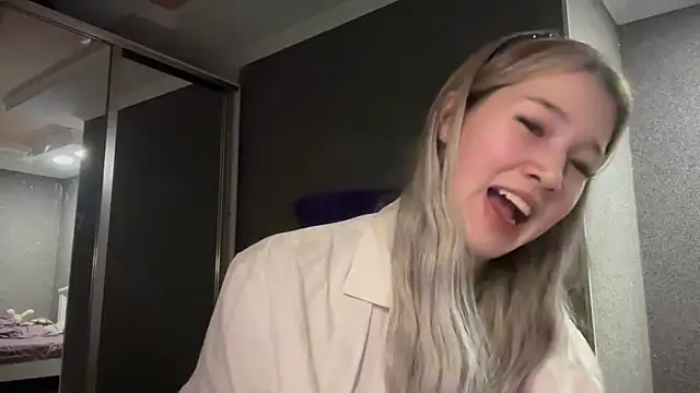 Snapshot of lilXdomiii chatting on 7, 2, 2026 lilXdomiii online show from 7, 2, 2026