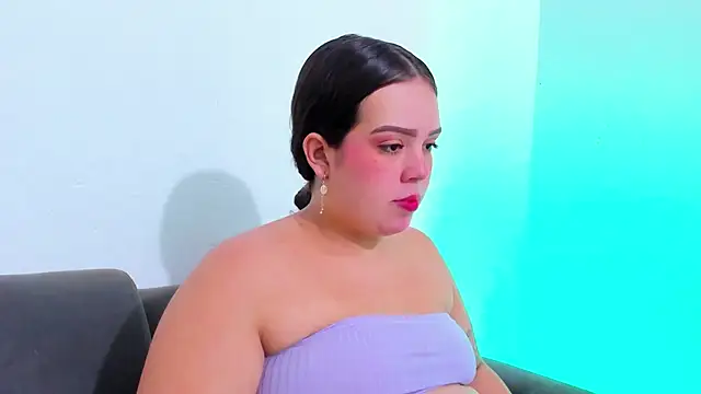 Emely pregnantt online show from 11, 3, 2026