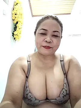 Baby-bigtits2026 online show from 21, 4, 2026