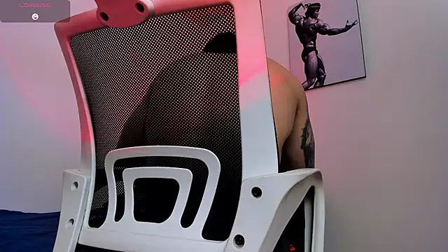 LiamReigns  online show from 19, 4, 2026