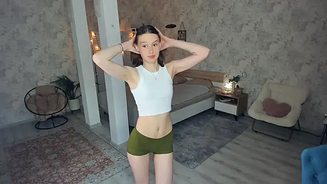Snapshot of LianneBynon chatting on 4, 6, 2026 LianneBynon online show from 4, 6, 2026