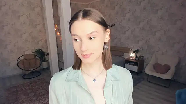 Snapshot of LianneBynon chatting on 6, 6, 2026 LianneBynon online show from 6, 6, 2026
